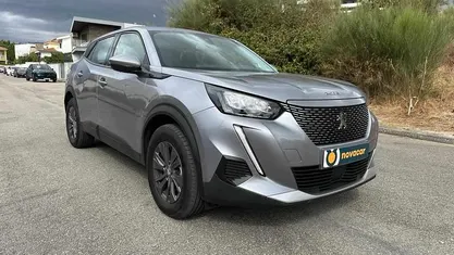 Cinzento Usado 2021 Peugeot 2008 SUV | € 17.500 (Bom preço)