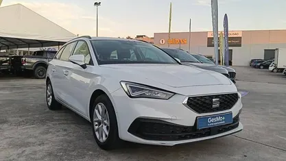 Usado Seat Leon ST 110 HP (80 kW) 2022 Branco Carrinha