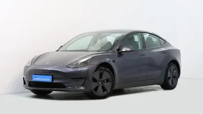 Cinzento Usado 2023 Tesla Model 3 Sedan | € 32.500 (Preço justo)