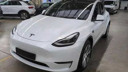 Branco Usado 2023 Tesla Model Y SUV | € 39.500 (Preço justo)