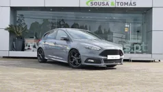 Cinzento Usado 2015 Ford Focus ST | € 16.490 (Preço justo)