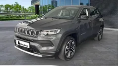 Cinzento Usado 2025 Jeep Compass Altitude SUV | € 33.218 (Preço justo)