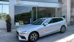Cinzento Usado 2023 Volvo V60 Carrinha | € 35.900 (Preço justo)
