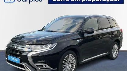 Preto Usado 2020 Mitsubishi Outlander P-HEV Instyle SUV | € 26.500 (Preço justo)