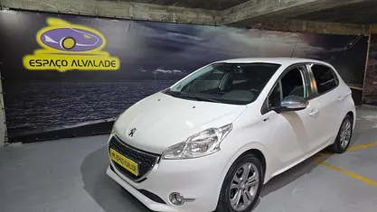 Usado Peugeot 208 Active 82 HP (60 kW) 2014 Branco Citadino