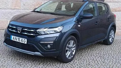 Usado Dacia Sandero Essentiel 91 HP (66 kW) 2021 Cinza escuro Citadino