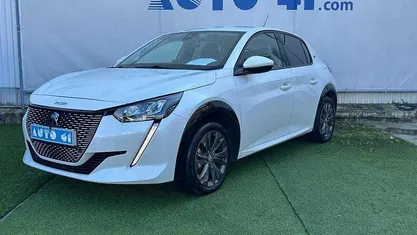 Usado Peugeot e-208 Allure 100 kW (136 HP) 2021 Branco Citadino
