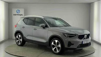 Cinza Usado 2025 Volvo XC40 Core SUV | € 39.990 (Preço justo)