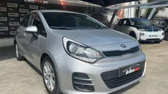 Cinza Usado 2016 Kia Rio | € 7.490 (Preço justo)