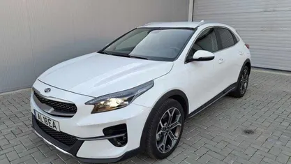 Usado Kia XCeed 136 HP (100 kW) 2021 Branco SUV
