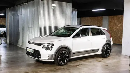 Branco Usado 2023 Kia e-Niro SUV | € 28.000 (Preço justo)