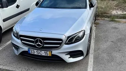Cinzento Usado 2016 Mercedes E220 Sedan | € 28.000 (Bom preço)