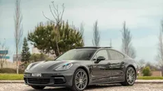 Cinzento (metalizado) Usado 2017 Porsche Panamera 4 Sedan | € 74.900 (Preço justo)