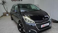 Azul Usado 2015 Peugeot 208 Active Citadino | € 11.250 (Preço justo)