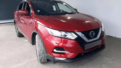 Usado Nissan Qashqai N-Connecta 115 HP (84 kW) 2019 Vermelho SUV