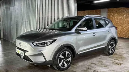 Usado MG ZS Comfort 114 kW (156 HP) 2024 Cinzento Sedan