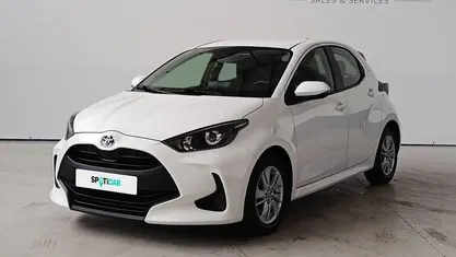 Usado Toyota Yaris Hybrid Comfort 116 HP (85 kW) 2021 Branco