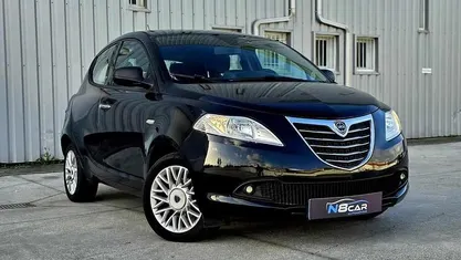 Usado Lancia Ypsilon 69 HP (50 kW) 2013 Preto Citadino