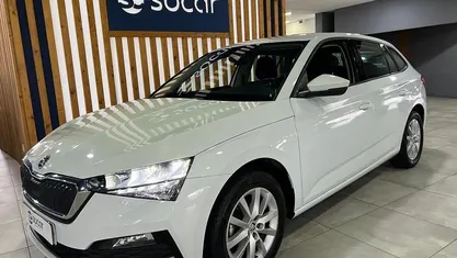 Branco Usado 2023 Skoda Scala Ambition Citadino | € 14.700 (Bom preço)