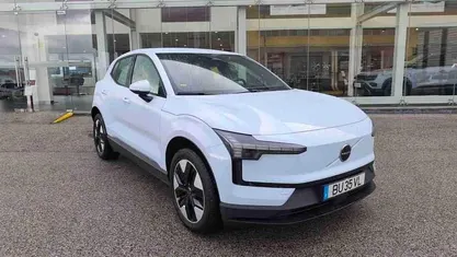 Branco Usado 2025 Volvo EX30 SUV | € 37.490 (Preço justo)