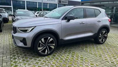 Usado Volvo XC40 Plus 163 HP (119 kW) 2025 Outro SUV
