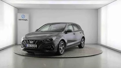 Usado Hyundai i30 Style 120 HP (88 kW) 2023 Cinzento Citadino