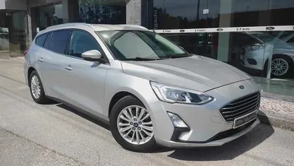 Usado Ford Focus 120 HP (88 kW) 2019 Cinzento Carrinha