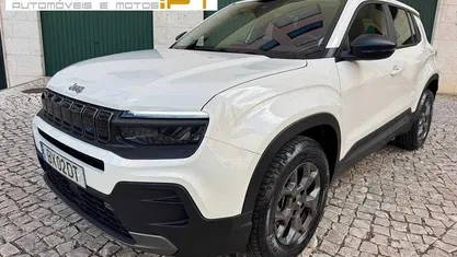 Branco Usado 2024 Jeep Avenger EV Longitude SUV | € 23.500 (Preço justo)