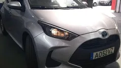 Cinza Usado 2022 Toyota Yaris Hybrid Comfort | € 16.699 (Super Preço)