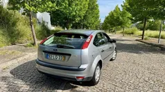 Cinza Usado 2005 Ford Focus Sedan | € 2.950 (Bom preço)