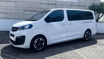 Usado Opel Zafira Life 100 kW (136 HP) 2023 Branco Monovolume