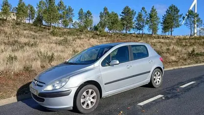 Cinzento Usado 2003 Peugeot 307 Citadino | € 3.500 (Preço justo)