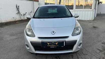 Usado Renault Clio II Dynamique 85 HP (62 kW) 2010 Cinzento Citadino