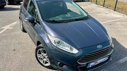 Cinza Usado 2015 Ford Fiesta Trend Citadino | € 9.990 (Preço justo)