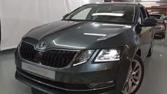 Cinzento Usado 2019 Skoda Octavia Style Sedan | € 13.990 (Preço justo)