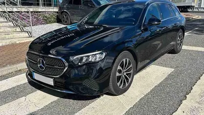 Preto Usado 2024 Mercedes 220 | € 52.900 (Preço justo)