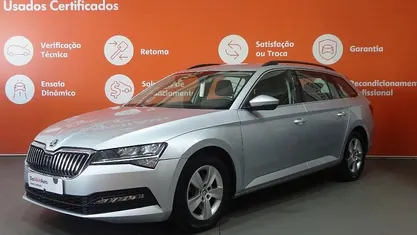 Usado Skoda Superb Ambition 150 HP (110 kW) 2023 Cinzento claro metalizado Carrinha