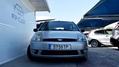 Cinza Usado 2002 Ford Fiesta Trend Citadino | € 1.950 (Preço justo)