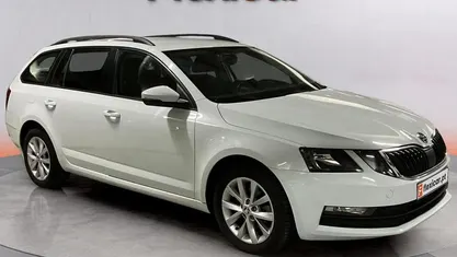 Branco Usado 2019 Skoda Octavia Active | € 13.990 (Preço justo)