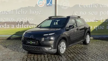 Usado Citroën C4 Cactus 92 HP (67 kW) 2015 Cinzento Citadino