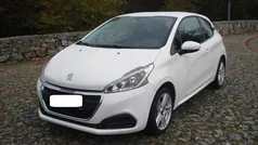 Branco Usado 2016 Peugeot 208 Access Citadino | € 10.500 (Preço justo)