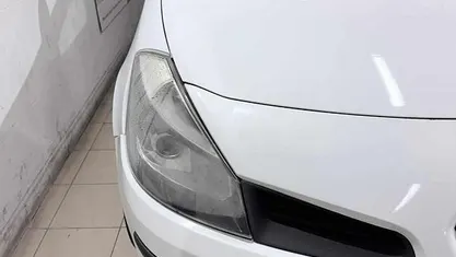 Usado Renault Clio II 68 HP (50 kW) 2008 Branco Citadino