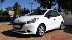 Branco Usado 2015 Peugeot 208 Allure Citadino | € 10.750 (Preço justo)