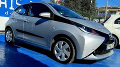 Cinza Usado 2015 Toyota Aygo X-play Citadino | € 9.990 (Bom preço)