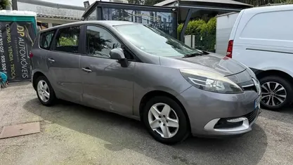 Cinzento Usado 2014 Renault Grand Scénic III Monovolume | € 8.500 (Bom preço)