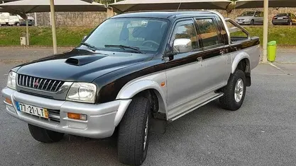 Usado Mitsubishi L200 99 HP (72 kW) 1998 Preto Pickup
