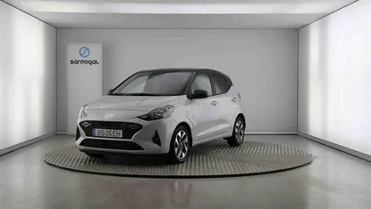 Cinzento Usado 2025 Hyundai i10 Comfort Citadino | € 17.490 (Preço justo)
