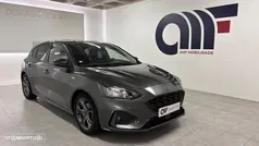 Cinza Usado 2020 Ford Focus ST-Line Sedan | € 15.900 (Bom preço)