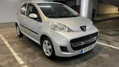 Usado Peugeot 107 68 HP (50 kW) 2010 Cinzento Citadino