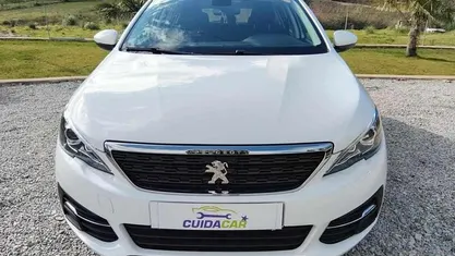 Branco Usado 2019 Peugeot 308 Citadino | € 13.950 (Preço justo)